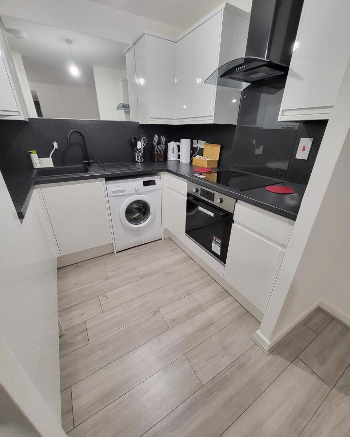 Garland Modern 2 Bedroom Apartment With Parking London Plumstead  Exteriör bild