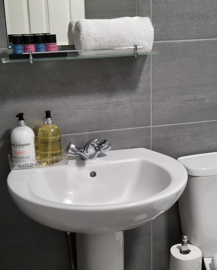 Garland Modern 2 Bedroom Apartment With Parking London Plumstead  Exteriör bild